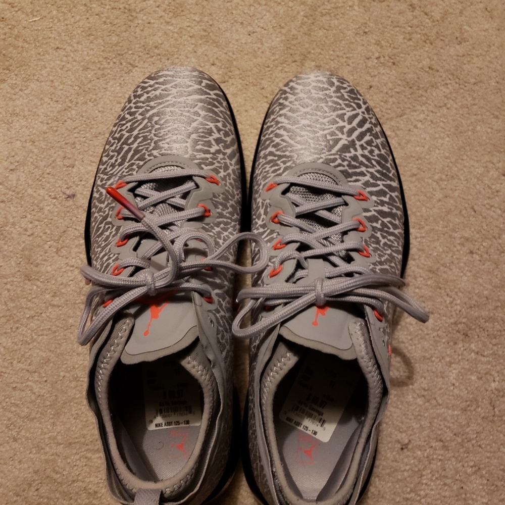 Gym shoes - Picture 2 of 2